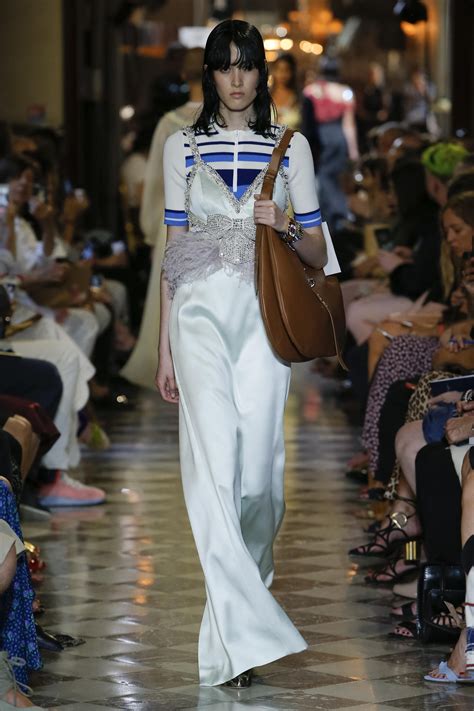 miu miu 2019 cruise collection show|Miu Miu Croisière 2019 Fashion Show .